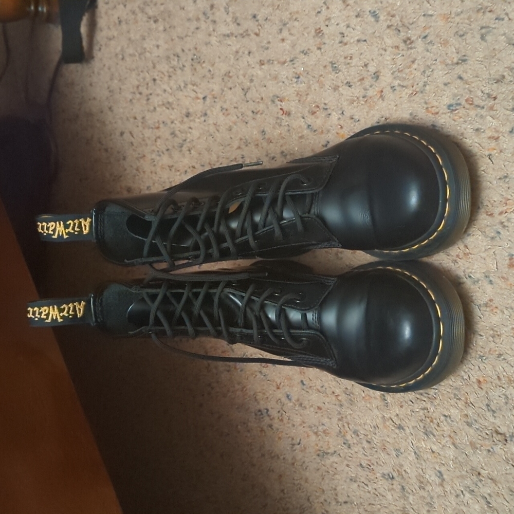 1460 Women's Doc Marten Combat Boots Size 8